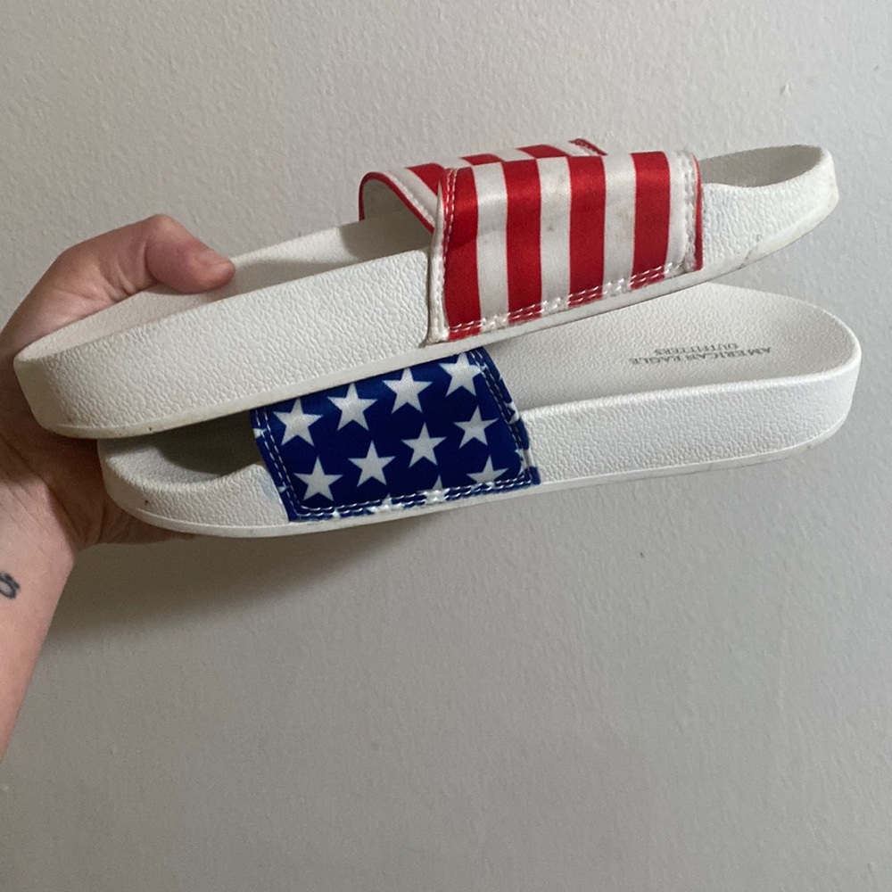 American Eagle ‘Mercia Slides